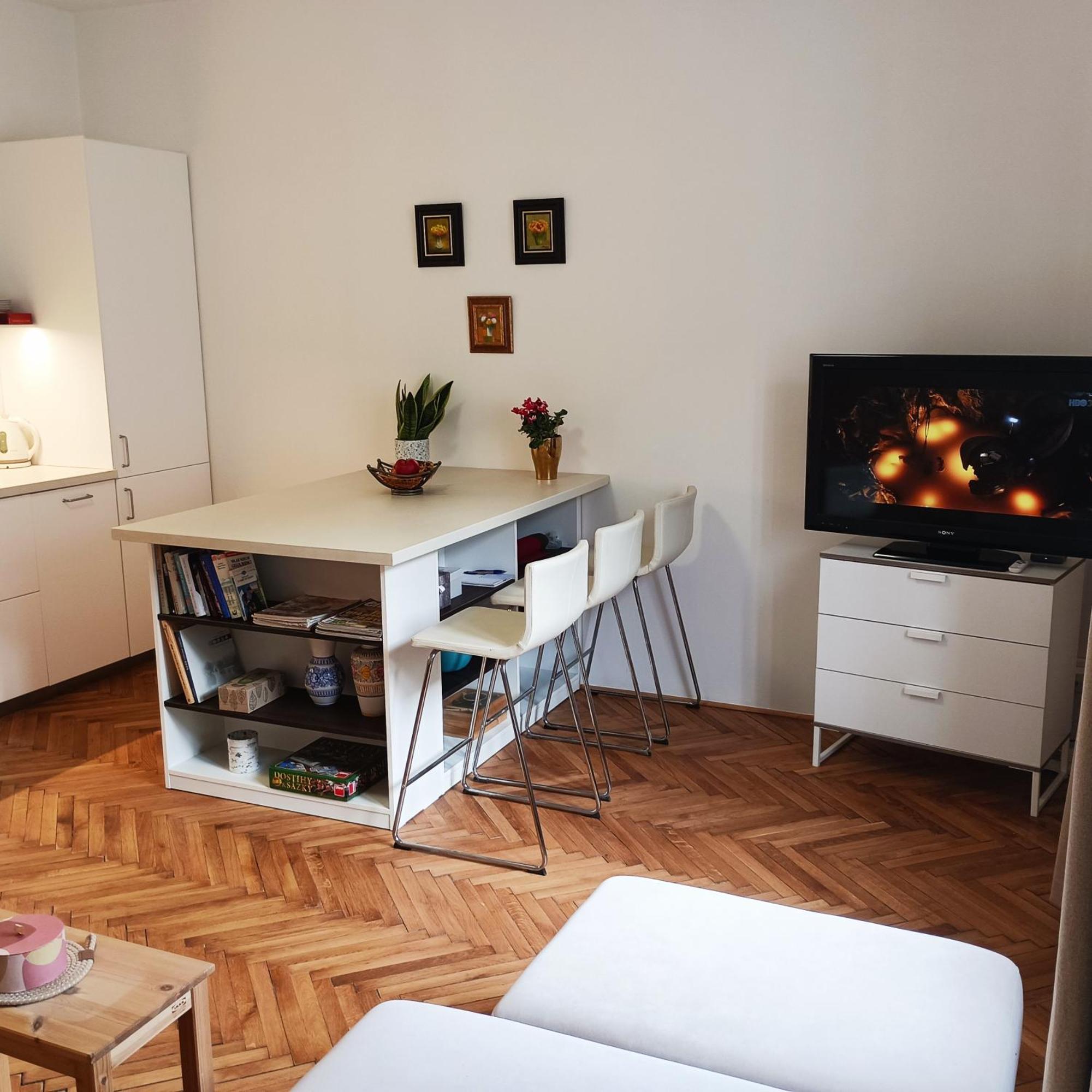 Mona Lisa Apartment Братислава Экстерьер фото