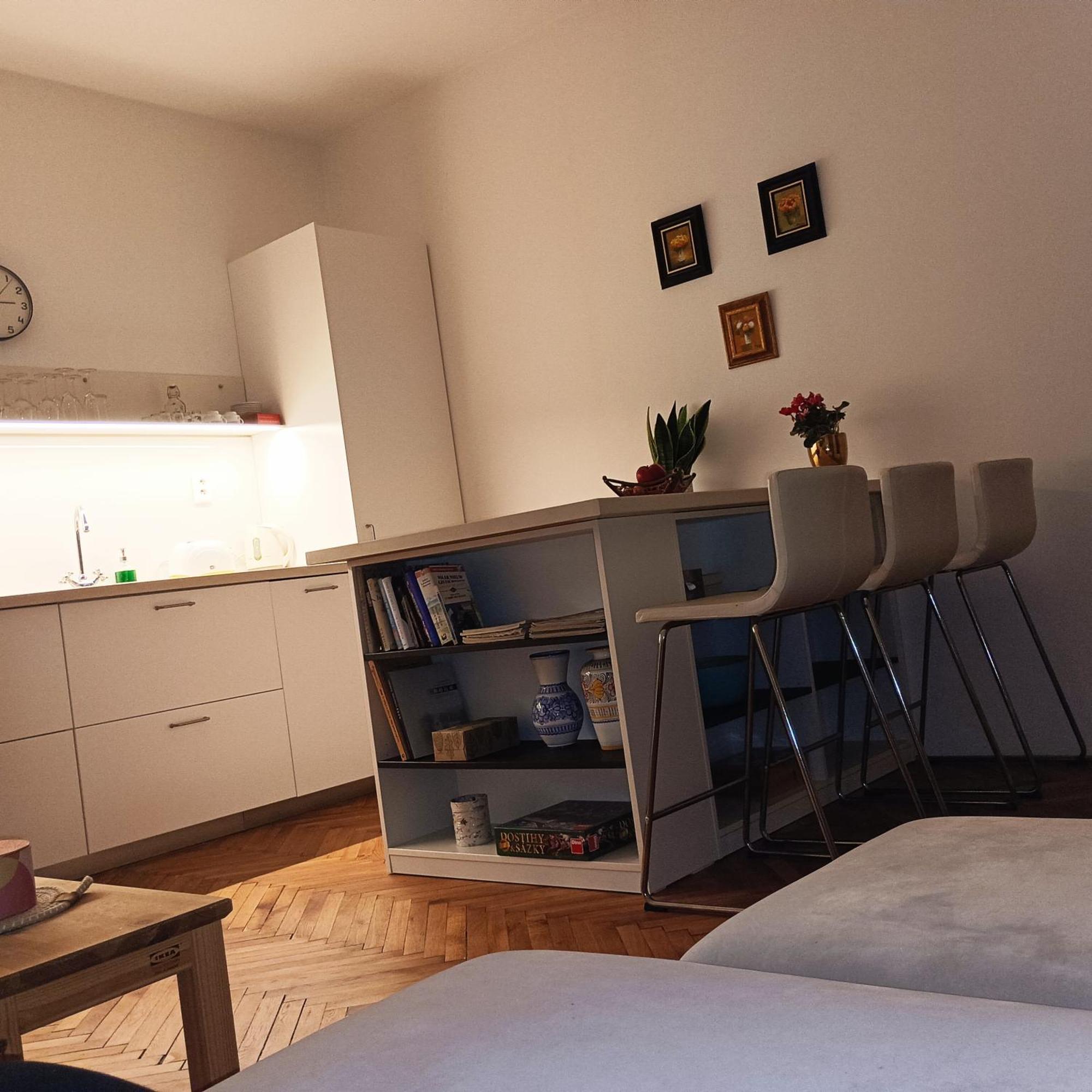 Mona Lisa Apartment Братислава Экстерьер фото